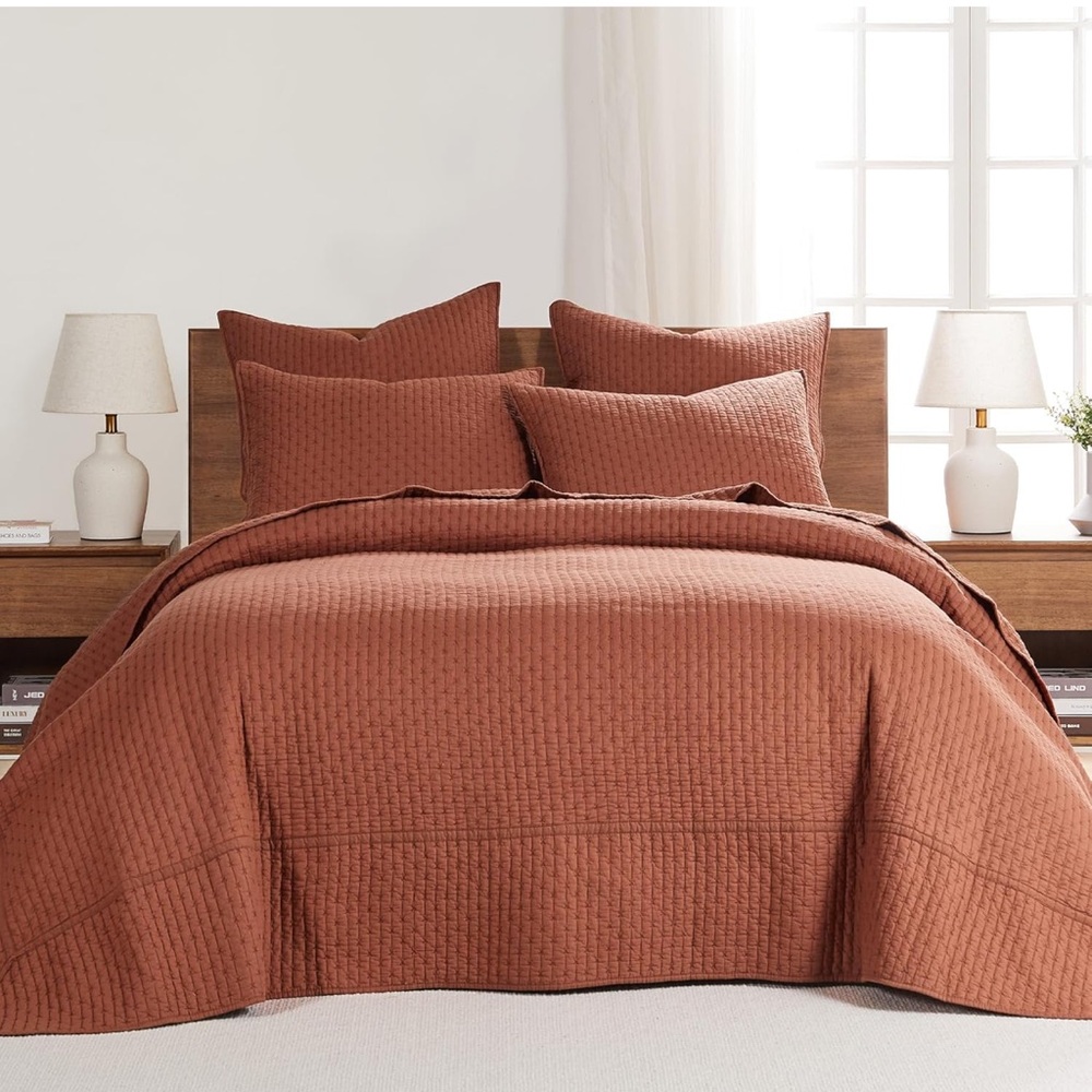Elegant Tan Quilted Bedding Set